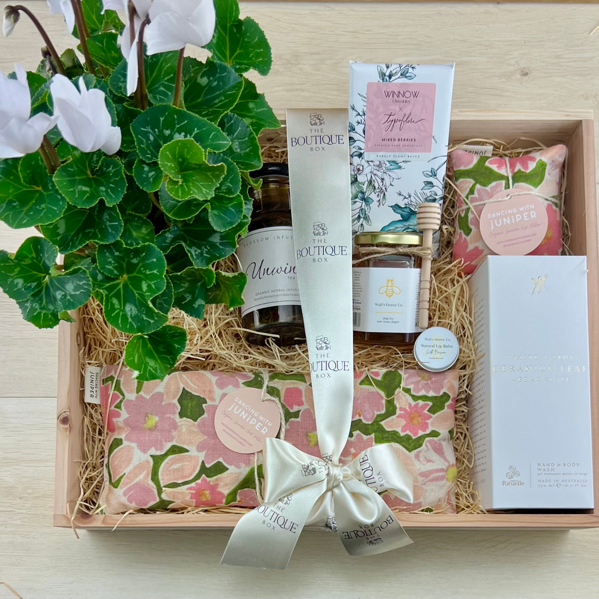 “A Warm Hug” Gift Box. – The Boutique Box